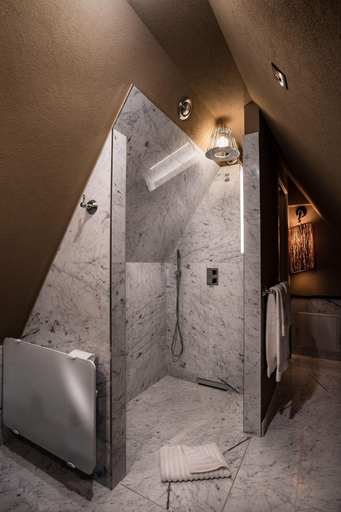 Bathroom 4, Château De Maubreuil, Loire-Atlantique