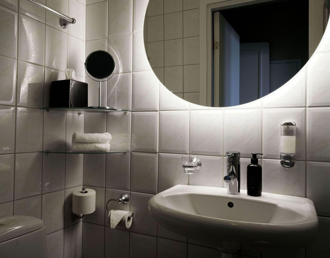 Bathroom 4, Grand Hotel Jonkoping BW Signature Collection, Jönköping