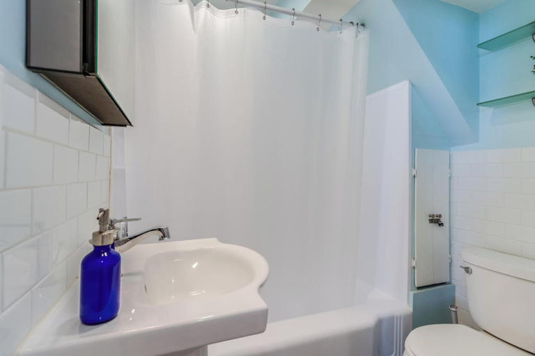 Bathroom, Maryland Avenue 49A, Sussex