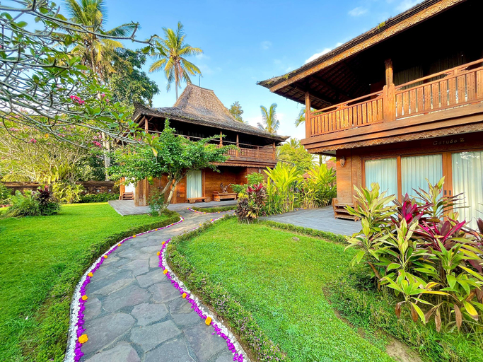 Exterior 3