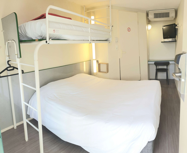 Bedroom 4, Premiere Classe Brive La Gaillarde Ouest, Corrèze