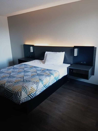 Bedroom 2, Hotel 465 by Regency Inn & Suites, Marion