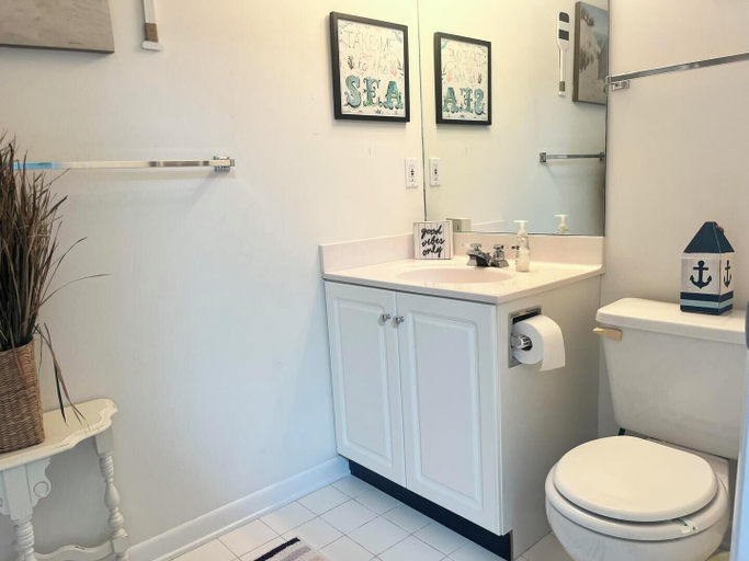 Bathroom 3, Spring Lake 548, Sussex
