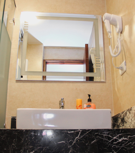 Bathroom 4, Asia Pyramids View, Giza