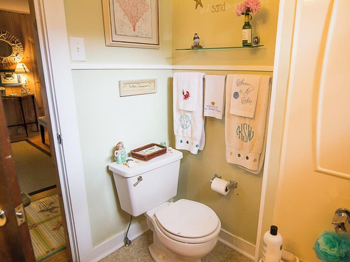 Bathroom, Columbia Avenue 121, Sussex