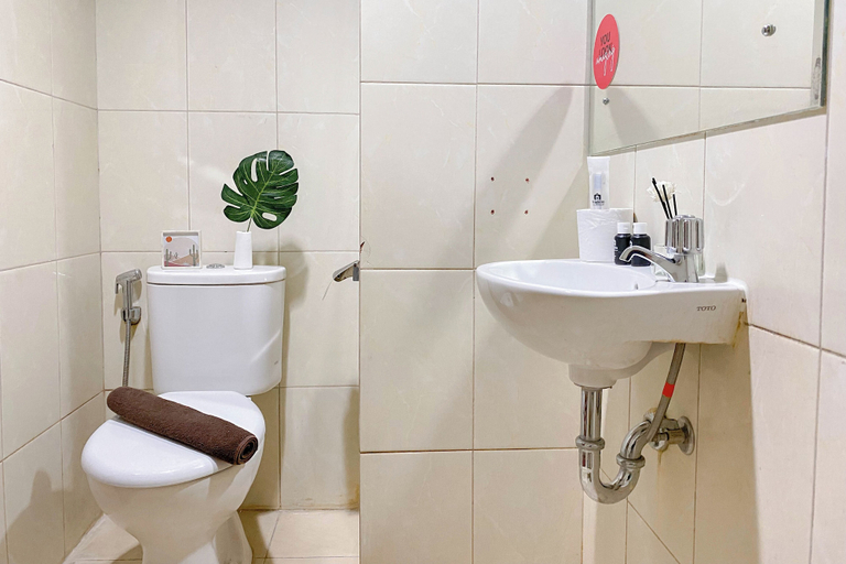 Bathroom 3, Great Deal And Cozy 1Br Apartment At Vittoria Residence, Jakarta Barat