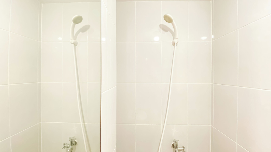 Bathroom 3, Best Deal Studio At 23Rd Floor Tokyo Riverside Pik 2 Apartment, Tangerang