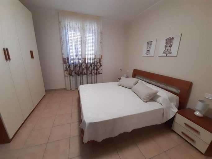 Others 5, Dabliu House, Messina