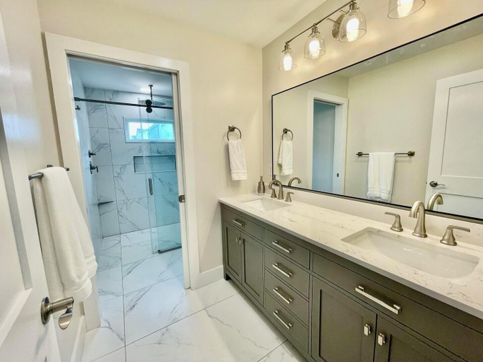 Bathroom 4, West Street 16, Sussex