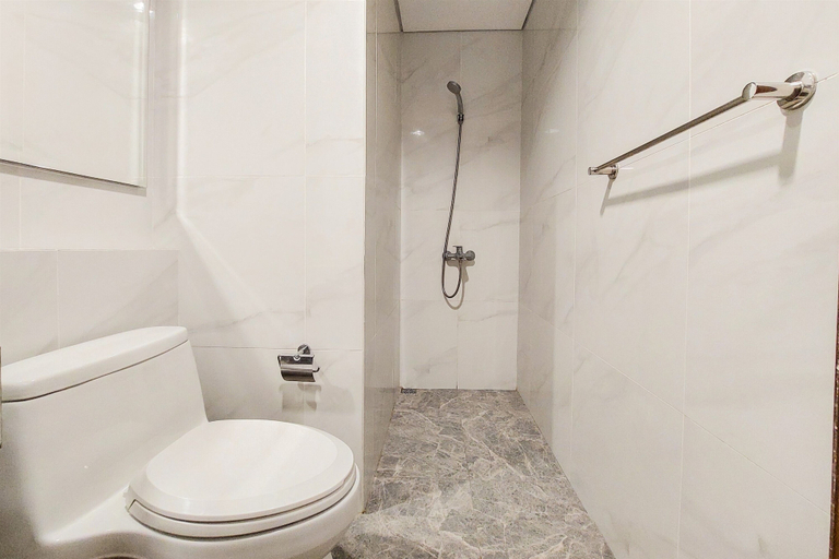 Bathroom 2, Modern Sophisticated 1Br At The Smith Alam Sutera Apartment, Tangerang