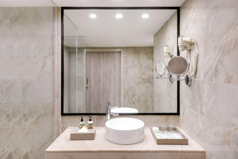 Bathroom 5, Lemon Tree Premier Mumbai Airport Ct, Mumbai Suburban