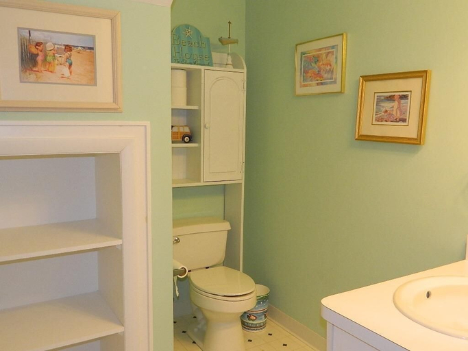 Bathroom, Laurel Street 204, Sussex