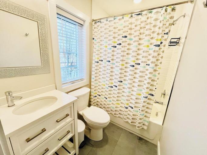 Bathroom 3, Laurel Street 308, Sussex