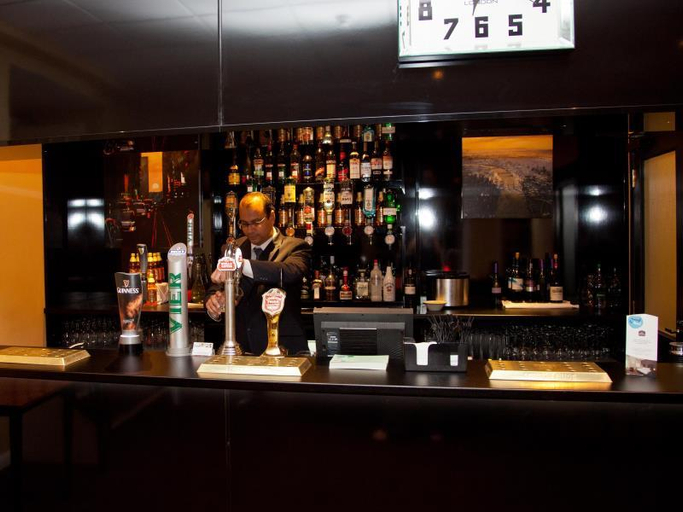 Food & Drinks 4, Royal Adelaide Hotel, Slough