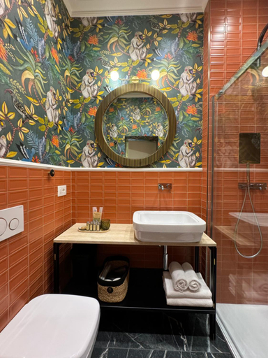 Bathroom 16