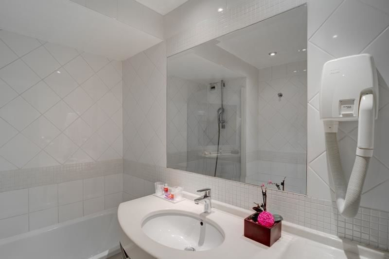 Bathroom, Caumartin Opera Astotel, Paris