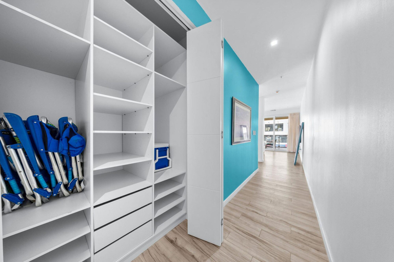 Room 2, The Cove 106 in Palm Beach Aruba - Prime Location - Free Parking
