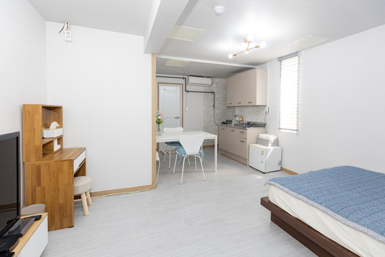 Others 5, Dashim Stay, Gunsan