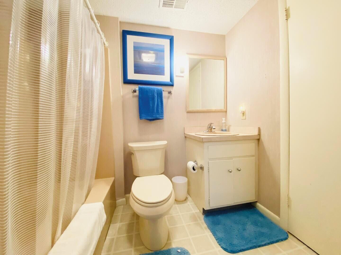 Bathroom 4, SEA Winds 6, Sussex