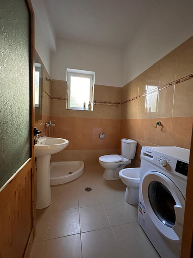 Bathroom, Grandpa's Guesthouse at Gjirokastra! Ap.5, Gjirokastrës