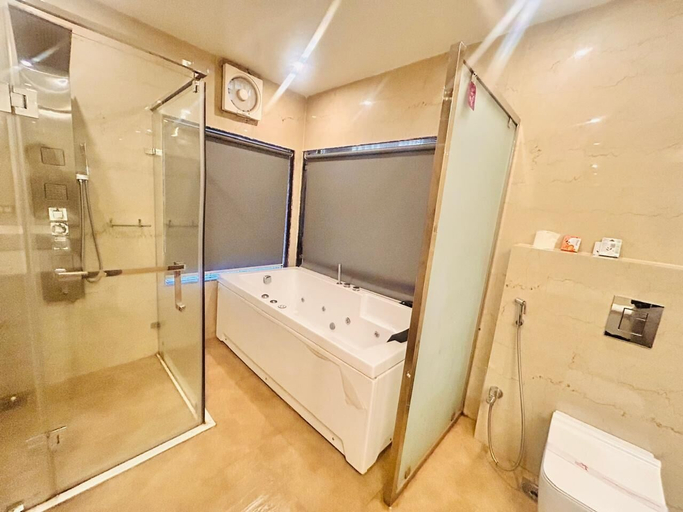 Bathroom, Hotel Holiday international, Purnia
