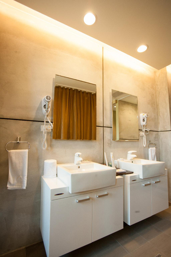Bathroom 9