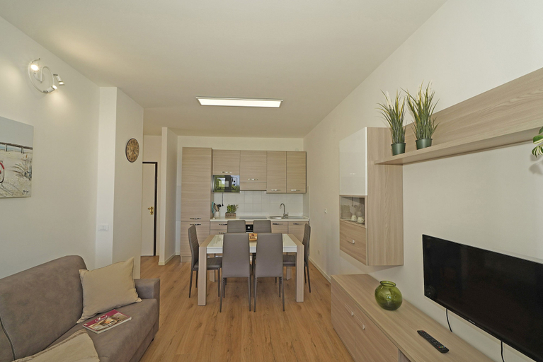 Room 4, Poggio al Lago 17 by Wonderful Italy, Brescia