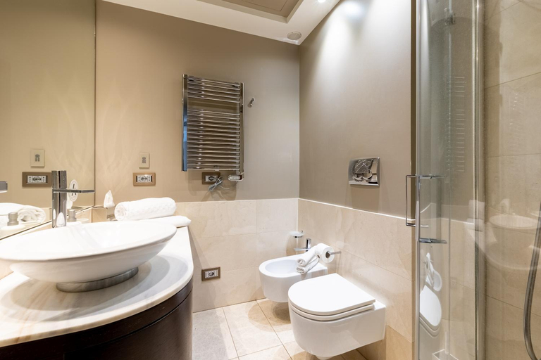 Bathroom 4, NJ HOTELS & APARTMENTS, Milano