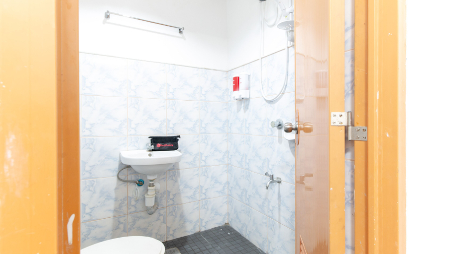 Bathroom 4, RedDoorz @ Minas Place 1 Tacloban, Tacloban City