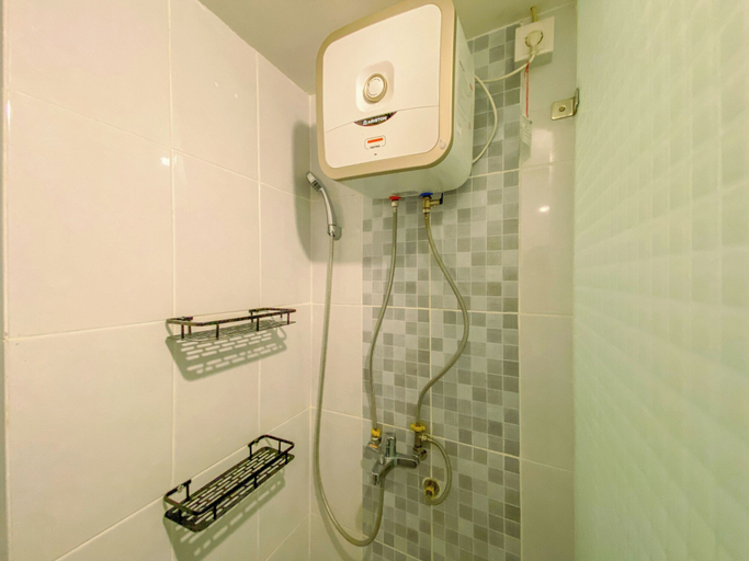 Bathroom 3, Simply 2Br Apartment At Tokyo Riverside Pik 2, Tangerang