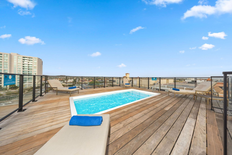 Room 4, The Cove 106 in Palm Beach Aruba - Prime Location - Free Parking