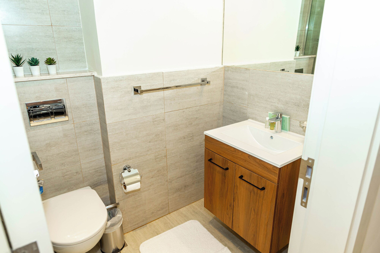 Bathroom, Bloomfields Stylish STU in Oasis Masdar, Abu Dhabi City