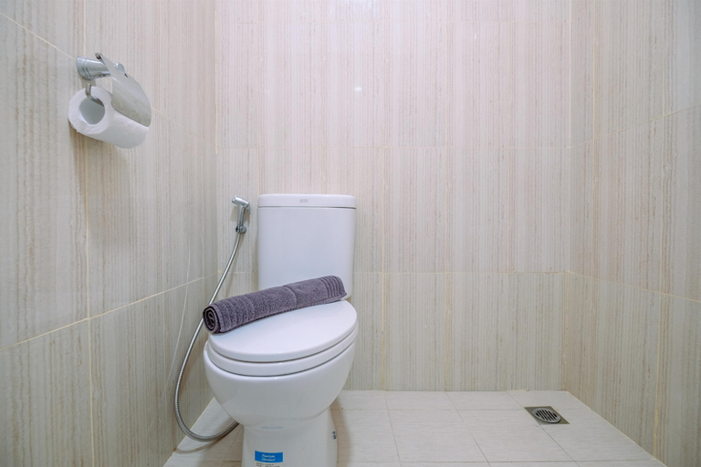 Bathroom 5, Cozy Living and Homey 2BR Sentul Tower Apartment By Travelio, Bogor