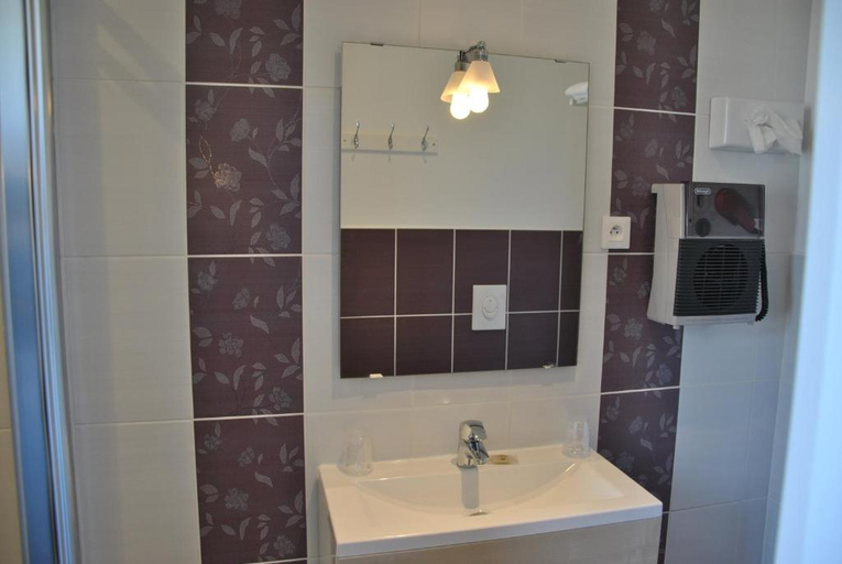Bathroom, Hermitage Hotel, Côtes-d'Armor