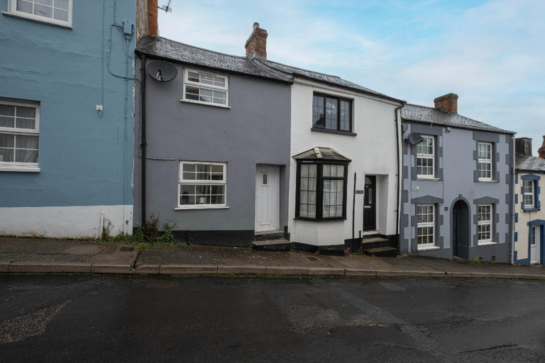 Exterior & Views 1, Newly refurbished 2 Bed House in a Town Centre, Devon