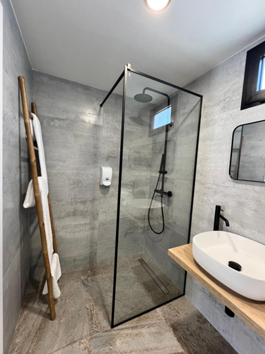 Bathroom 3, L'Ecole Eco Resort, Abrantes