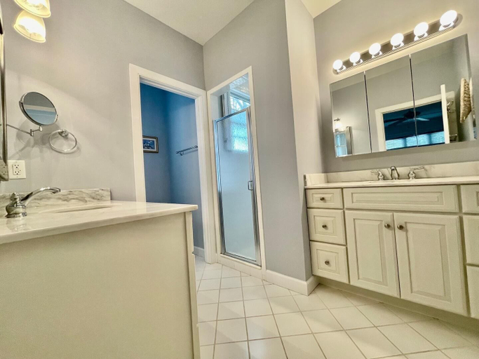 Bathroom 4, State Road 17, Sussex