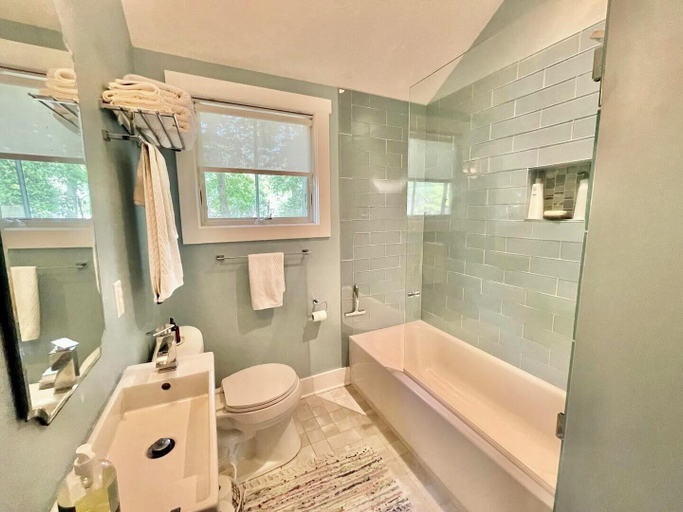 Bathroom 3, Kent Street 45, Sussex