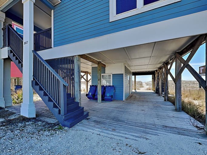 Exterior 4, So Shell Distancing by Southern Vacation Rentals, Baldwin