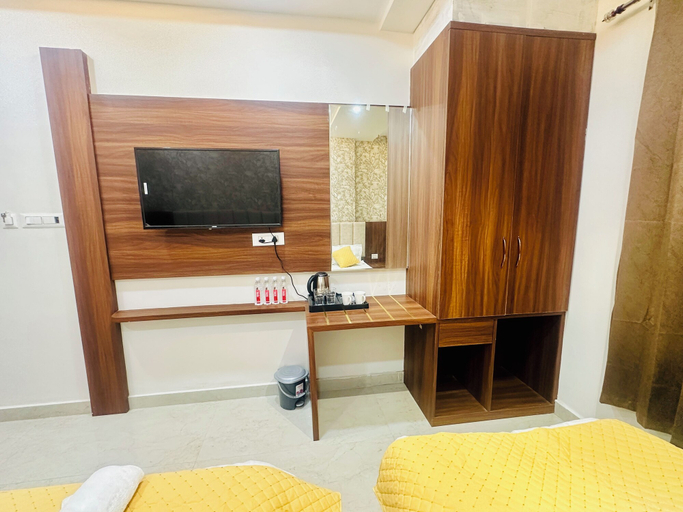 Bedroom 2, Hotel Deep Palace, Varanasi