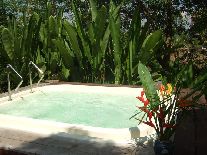 Whirlpool bathtub