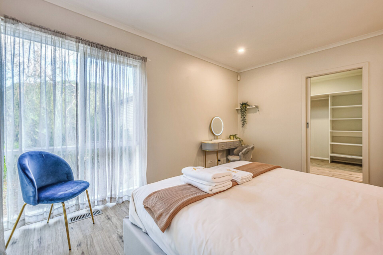 Bedroom 3, StayAU Gorgeous 5BR BBQ Home Geelong, Bellarine - Inner