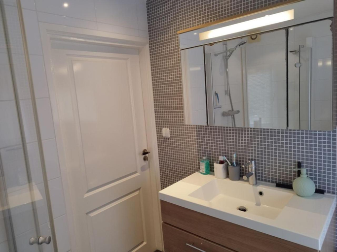 Bathroom 3, Tranquil Retreat - Guest House -Private equipment - Shared bathroom - Steep stairs, Arnhem
