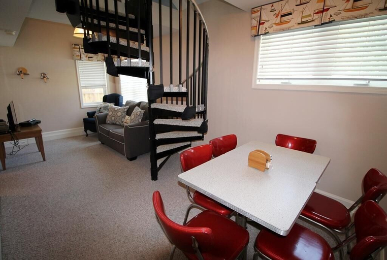 Others 5, Delaware Avenue 16B, Sussex