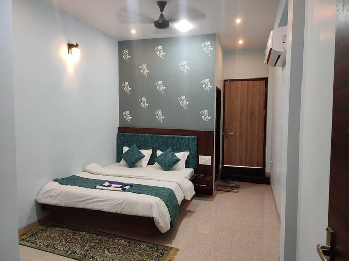 Bedroom 2, Hotel Shivalay Palace, West Nimar