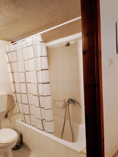 Bathroom, Joanna's summer house, Central Macedonia