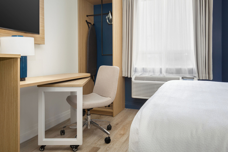 Bedroom 23