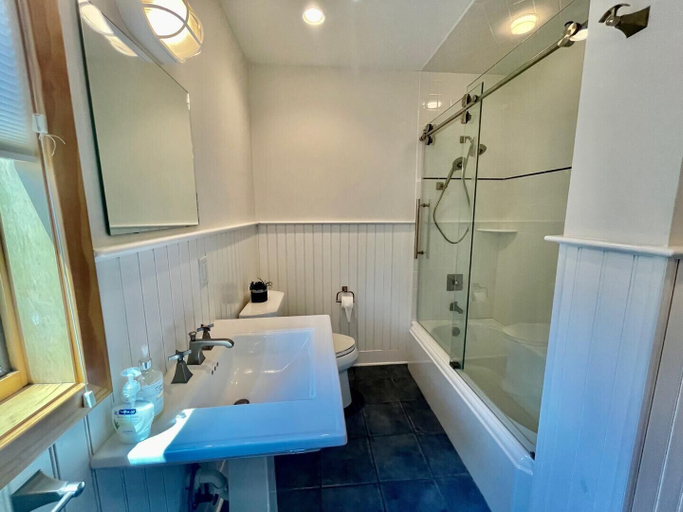 Bathroom 3, Stockley Street 5, Sussex
