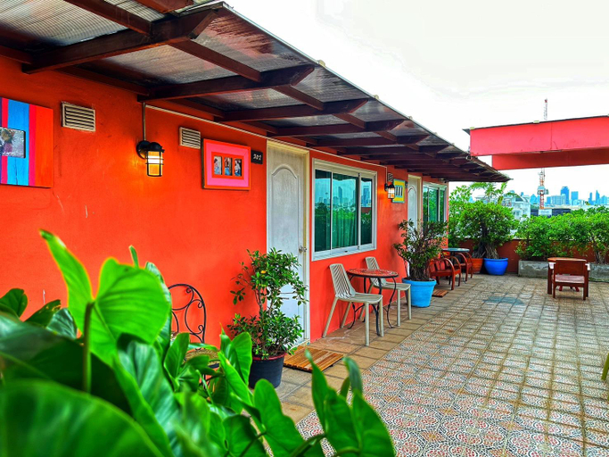 Food & Drinks, BB house Rambutti, Phra Nakhon