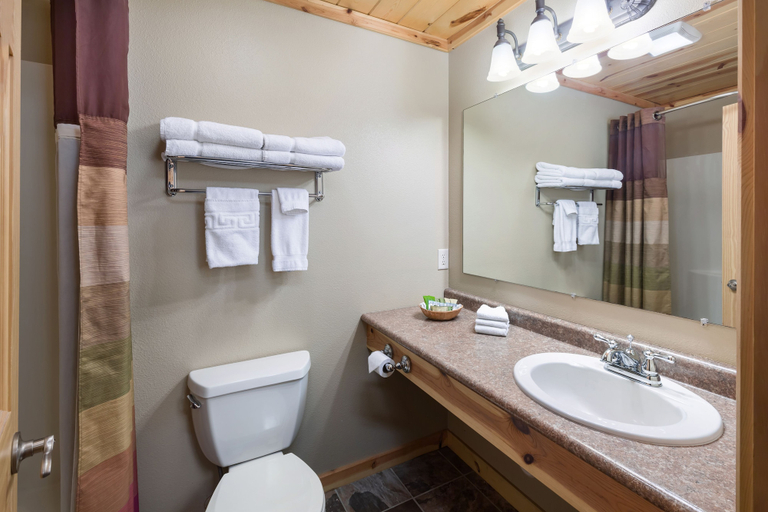 Bathroom 4, Rock Crest Lodge And Cabins, Custer